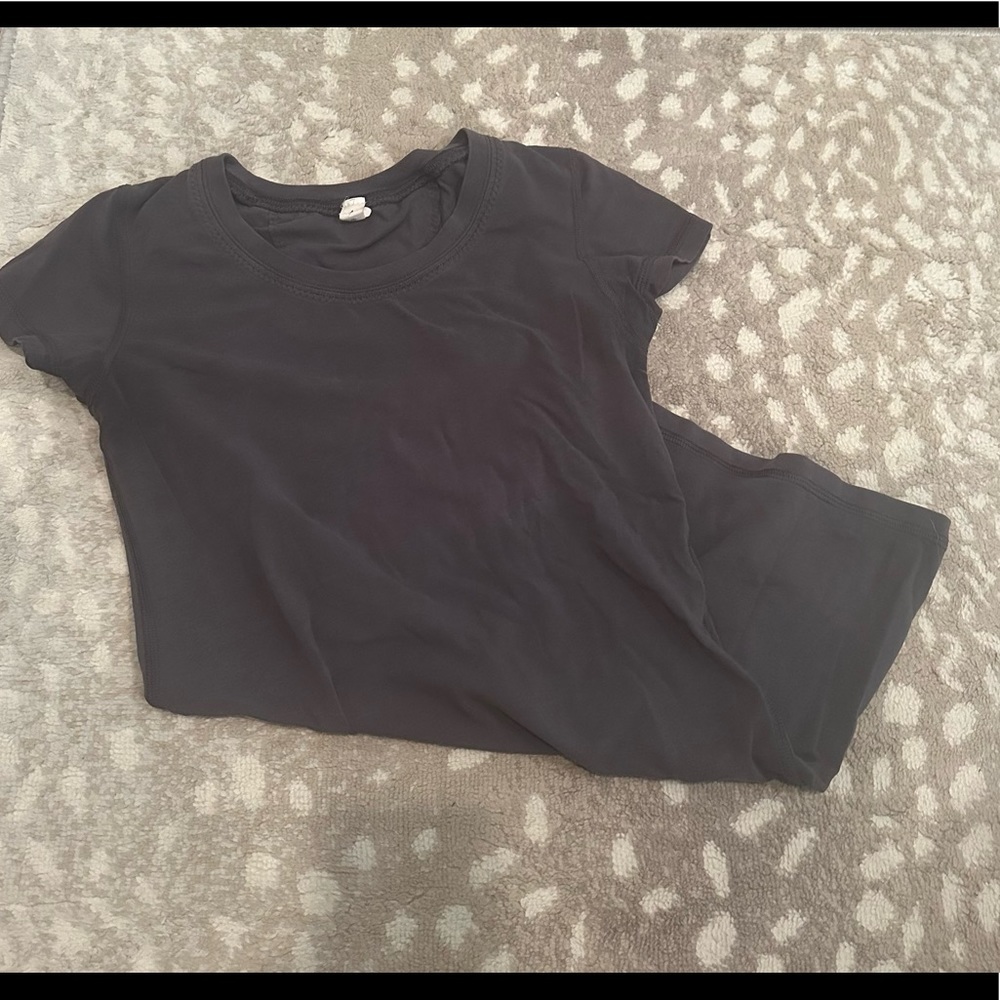 lululemon space grey fitted tee size 4